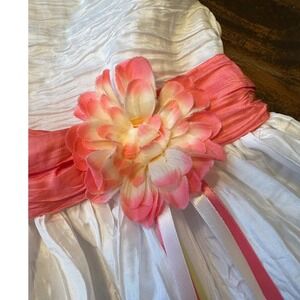 White Crinkle Dress with Coral Flower Blueberry Boulevard Girls‎ Size 2T